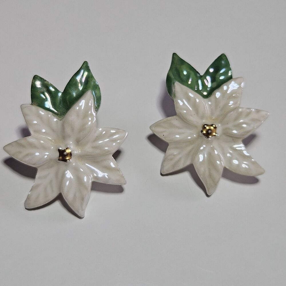 Avon Vintage White Porcelain Poinsettia With Green Holiday Earrings